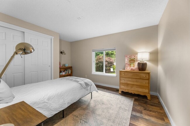 Building Photo - University Place 4 Bed/3 Bath