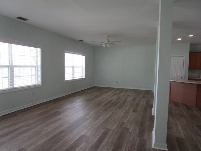 Building Photo - 6111 Shorewood Way