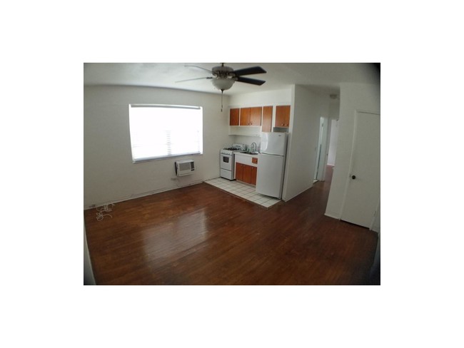 Primary Photo - 9064 Collins Ave