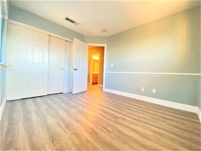 Building Photo - 8013 Coral Point Ave