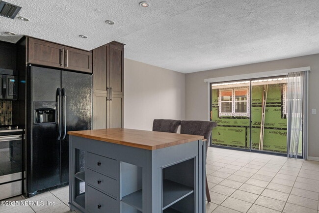 Building Photo - 1107 1st St S