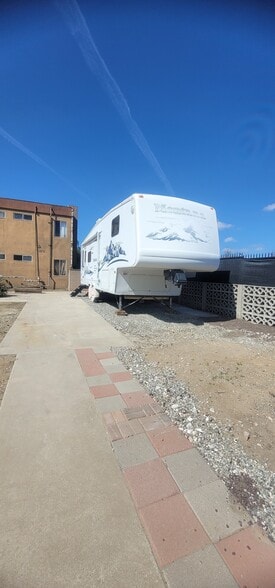 Building Photo - 218 W Carson St