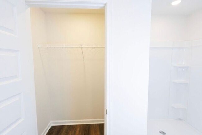 Building Photo - MOVE IN SPECIAL-Beautiful home available for rent