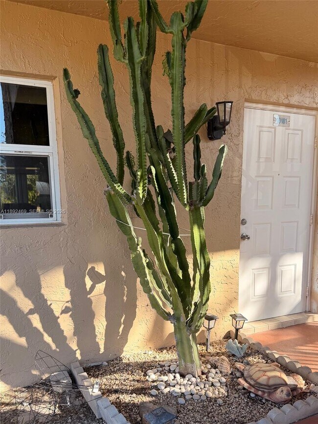 Building Photo - 10181 Twin Lakes Dr