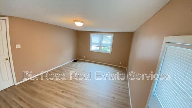 Building Photo - 830 St Clair Ave