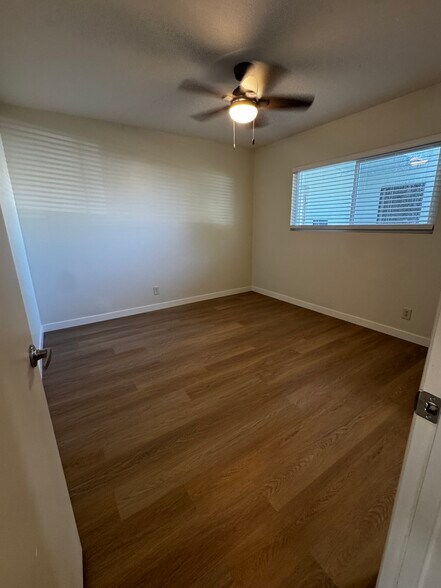 2nd bedroom fit king or 2 full beds - 1500 Broadway