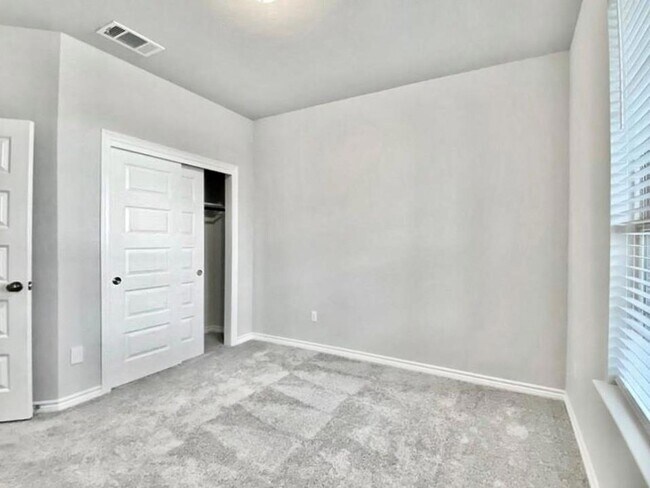 Building Photo - 816 Alta Wy