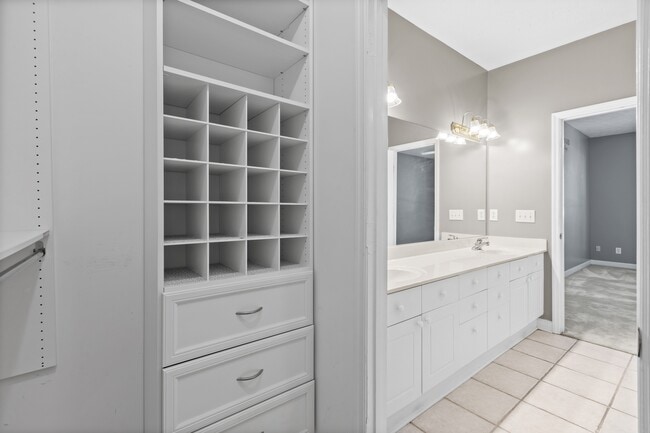 Building Photo - 1623 Wellington St