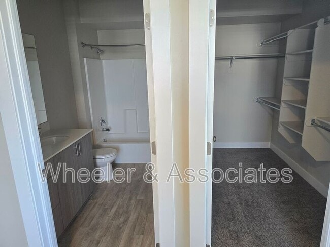 Building Photo - 154 7th St