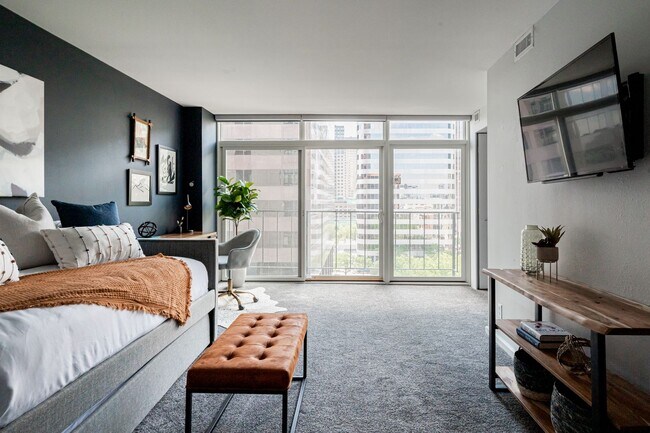 Building Photo - Gorgeous 2 Bedroom 2 Bathroom Condo in Low...