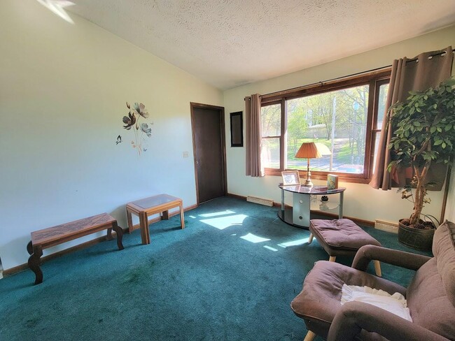 Building Photo - 4482 Ridgedale Dr