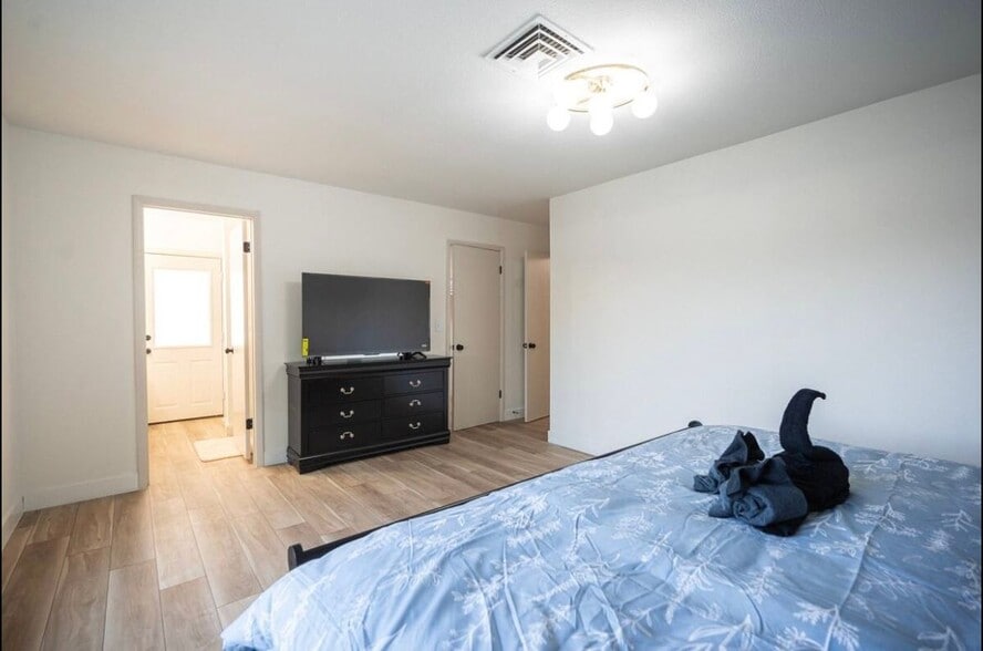 Building Photo - 6160 W Katella Ave