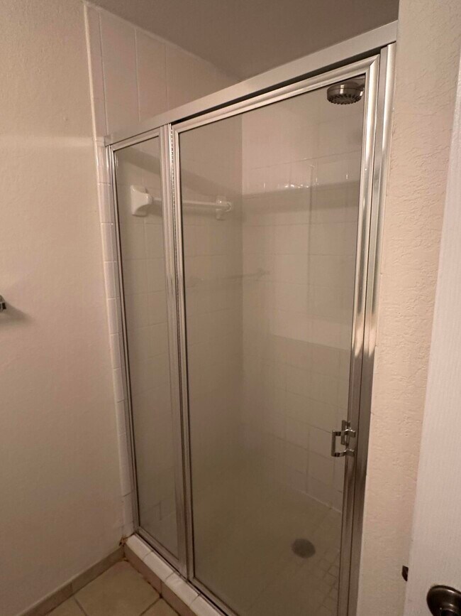 Building Photo - 3020 Alcazar Pl