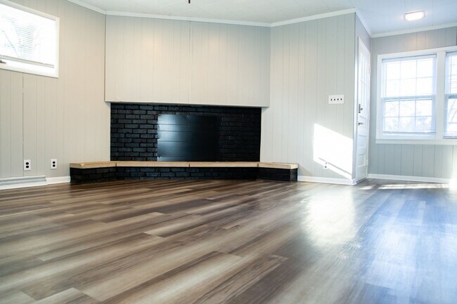 Building Photo - 409 S College Ave