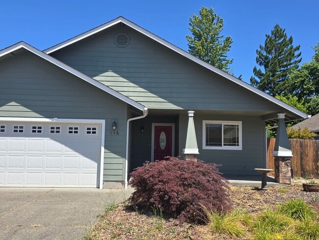 Building Photo - 3 bed 2 bath  Home for Rent in Grants Pass
