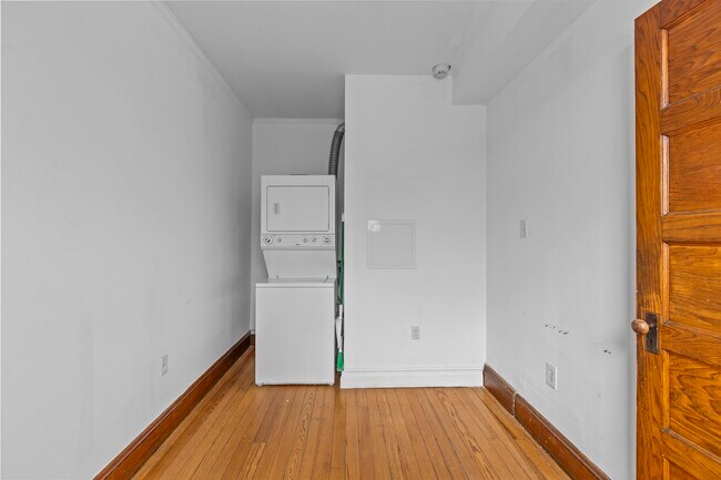 Building Photo - 201 19th St