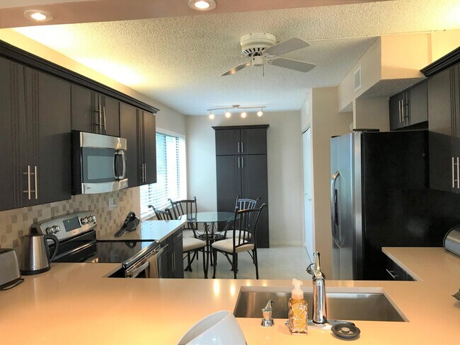 Building Photo - 5519 Fairway Park Dr