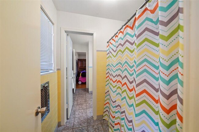 Building Photo - 6218 Wynnwood Ln