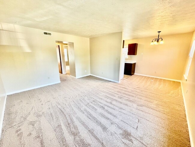 Building Photo - Two bedroom with new carpet! DECEMBER FREE!!