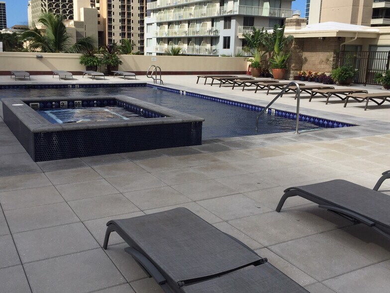 Jacuzzi - 2211 Ala Wai Blvd