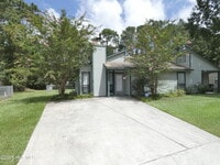 Building Photo - 207 Village Dr