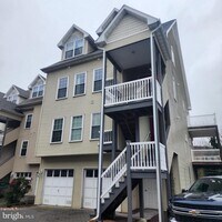Building Photo - 204 Seneca Way