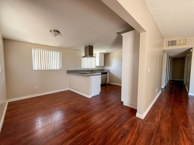 Building Photo - 29 Palms Home with Garage