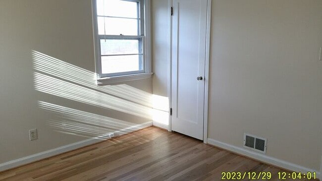 Building Photo - Large SE Boise home