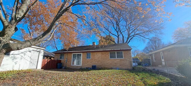 Building Photo - 539 Dawes St