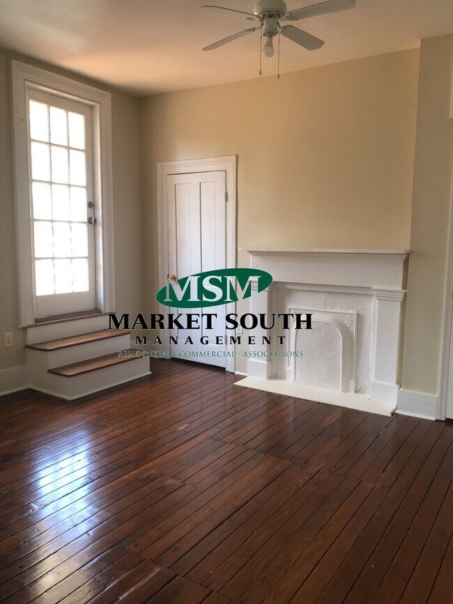 Building Photo - Beautifully Renovated Victorian Home
