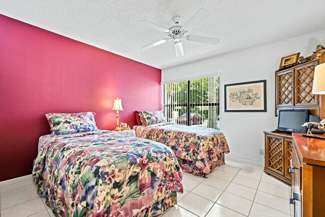 Building Photo - 5153 Oakhill Ln