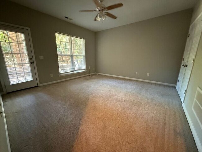 Building Photo - Prime Raleigh Location Near Crabtree & Downtown – Stunning 3BR Townhome