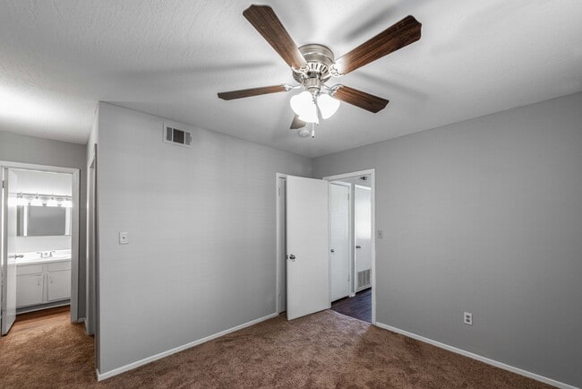 Building Photo - Ashwood Apartment Homes