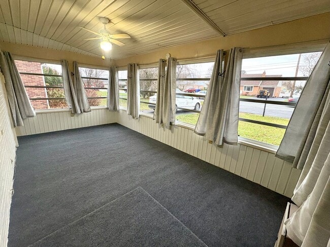 Building Photo - 3 Bedroom 2 Bathroom Cape Cod Available in York!