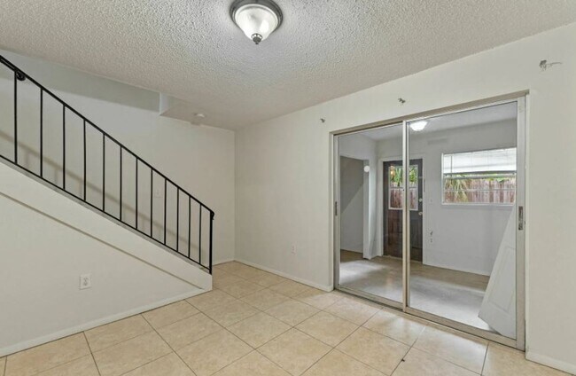 Building Photo - Hardin Place #A