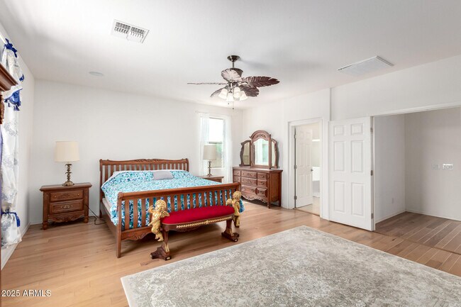 Building Photo - 252 W Blue Lagoon Dr