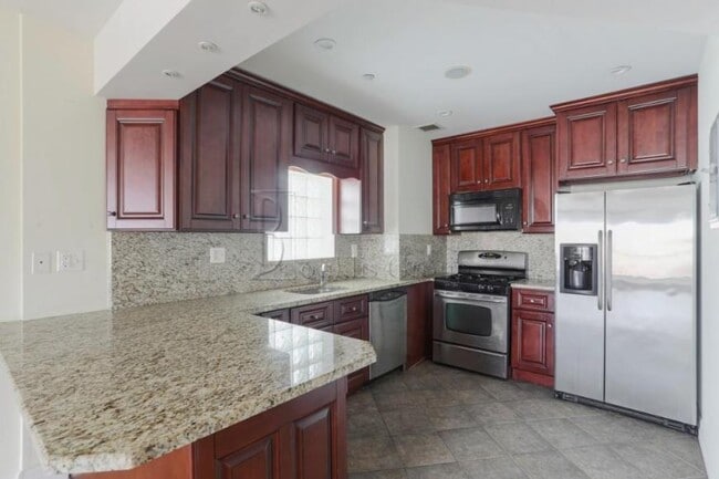 Building Photo - 1 bedroom in ASTORIA NY 11102