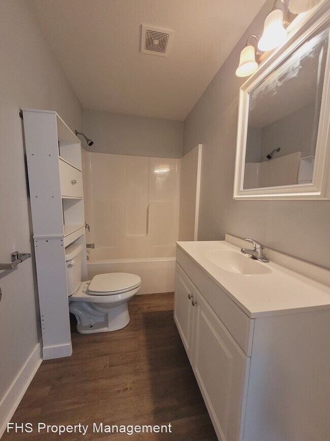 Building Photo - 3 br, 1 bath House - 3222 N Howard Unit B