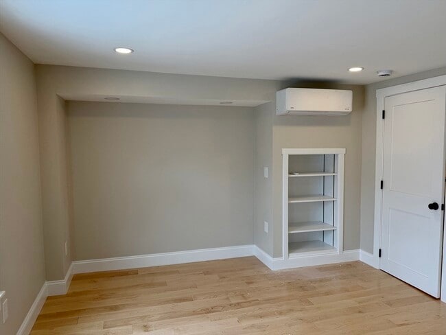 Building Photo - 15 River St