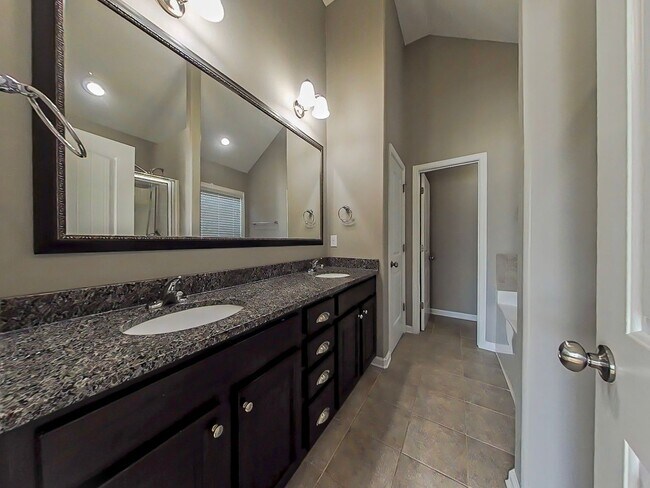 Building Photo - 3 Bedroom 2.5 Bath in Crawford Creek