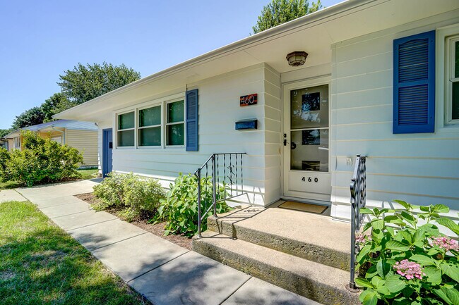 Building Photo - 460 Hilton Dr