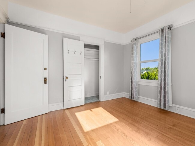 Building Photo - 5 bedroom, 2 bath in North Portland - Bois...