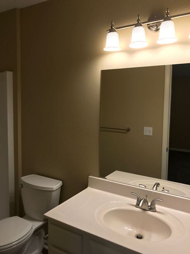 Building Photo - Whispering Winds Townhome - Perfect location for outdoor enthusiasts