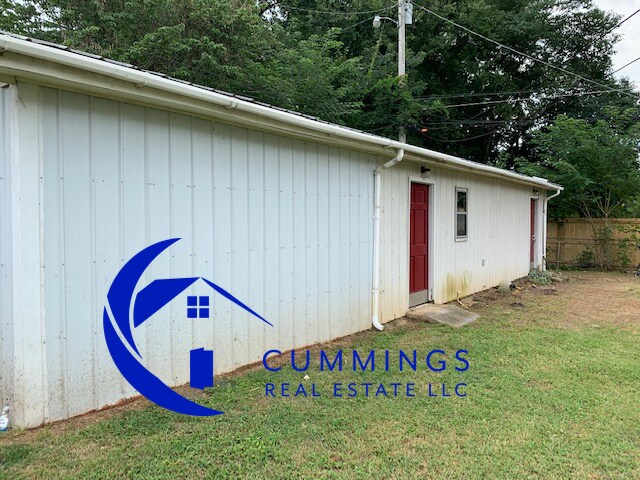 Building Photo - Nice Three Bedroom With Tons of Storage