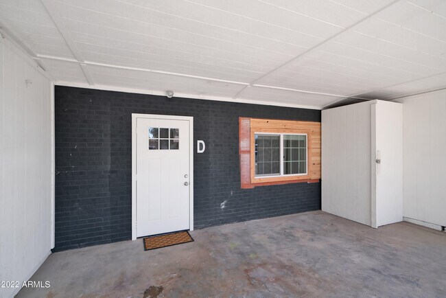 Building Photo - 6 E Linda Ln