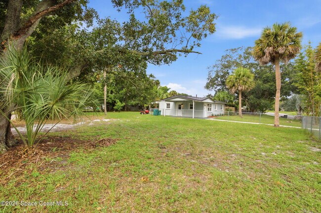 Building Photo - 2267 Robinhood Dr
