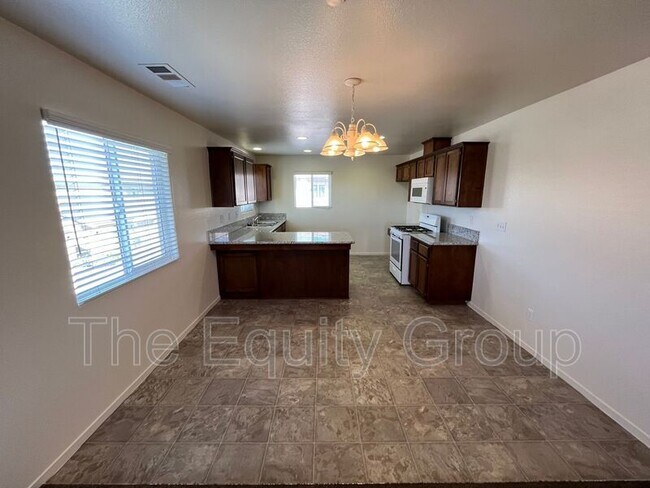 Building Photo - 2133 W Lark Ave