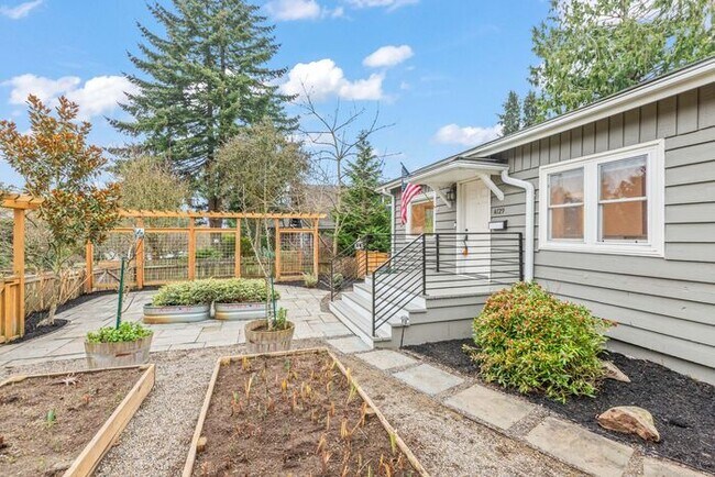 Building Photo - Charming Cottage in West Seattle's Highly ...