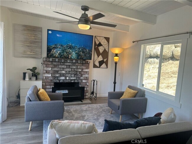 Building Photo - 2490 Fern Dr