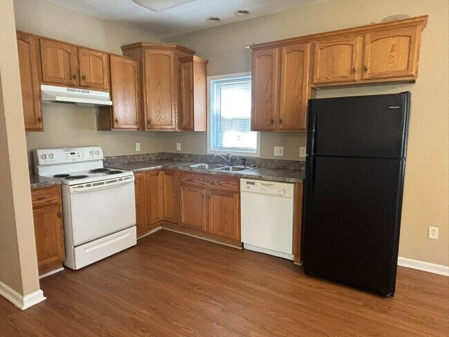 Building Photo - 2757 Kennedy Dr